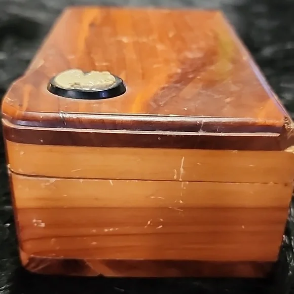 Vintage Wooden Trinket Box with Cameo.  Mount Vernon, Va. - Picture 8 of 9